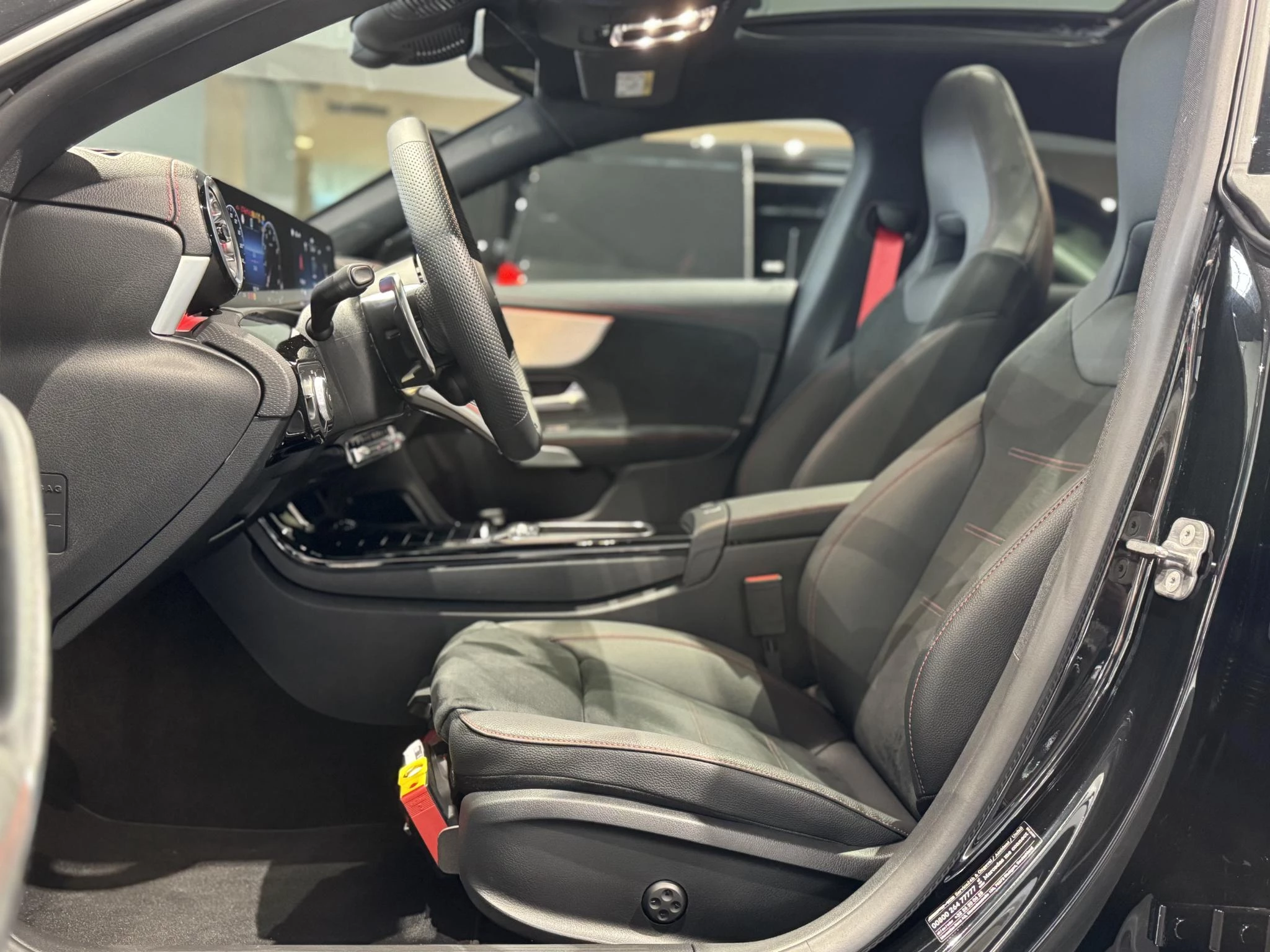 Mercedes-Benz-CLA-image-12