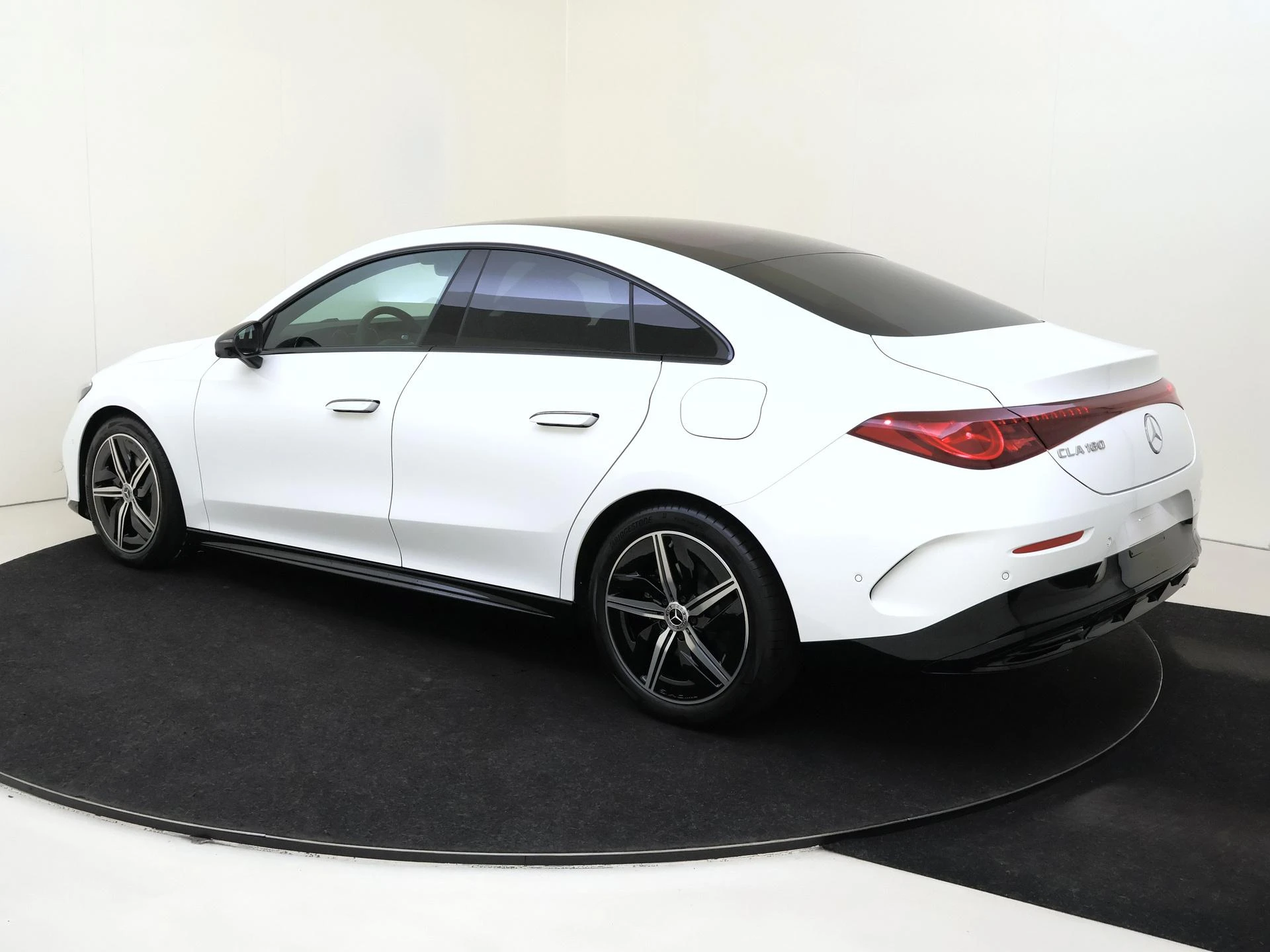 Mercedes-Benz-CLA-image-2