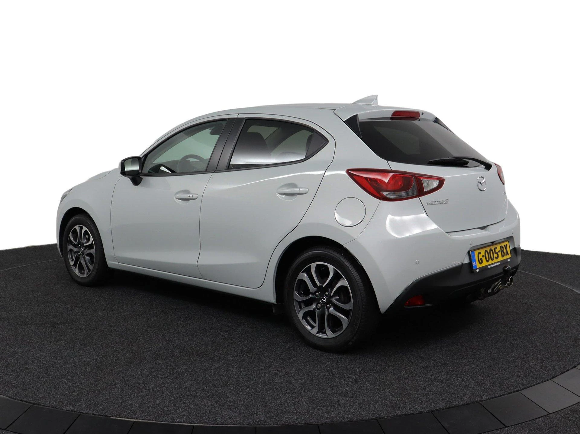 Mazda-2-image-4