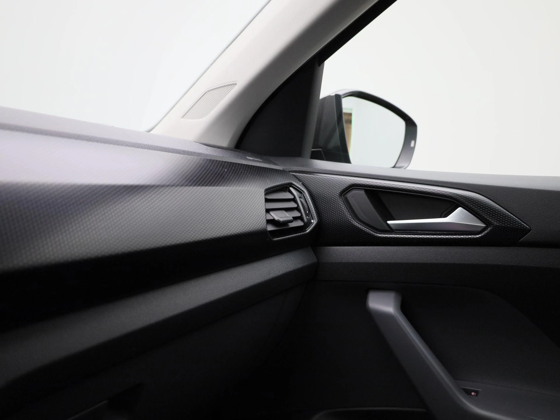Volkswagen-T-Cross-image-28