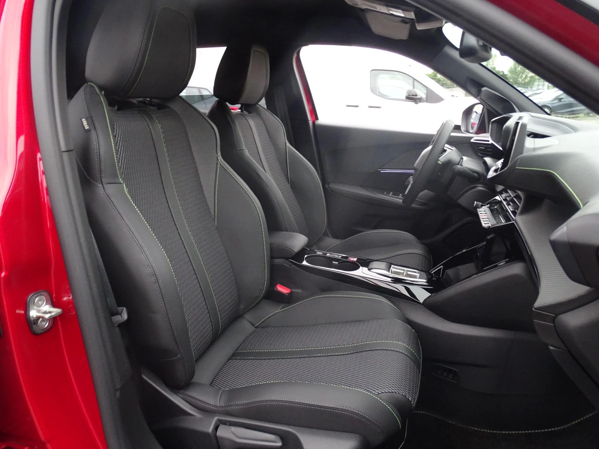 Peugeot 2008 1.2 HYBRID 145 e-DSC6 GT