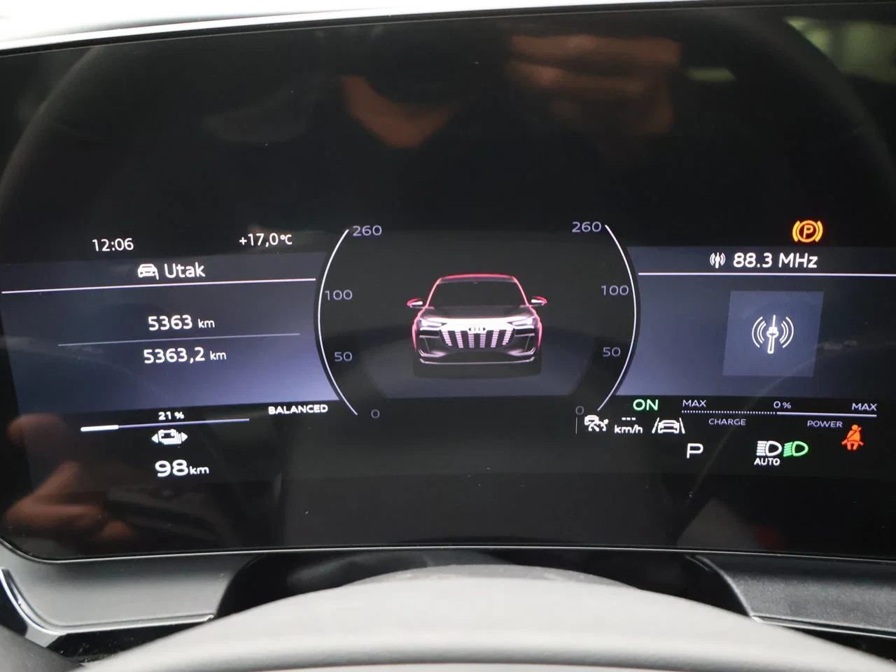 Audi-Q6 e-tron-image-25