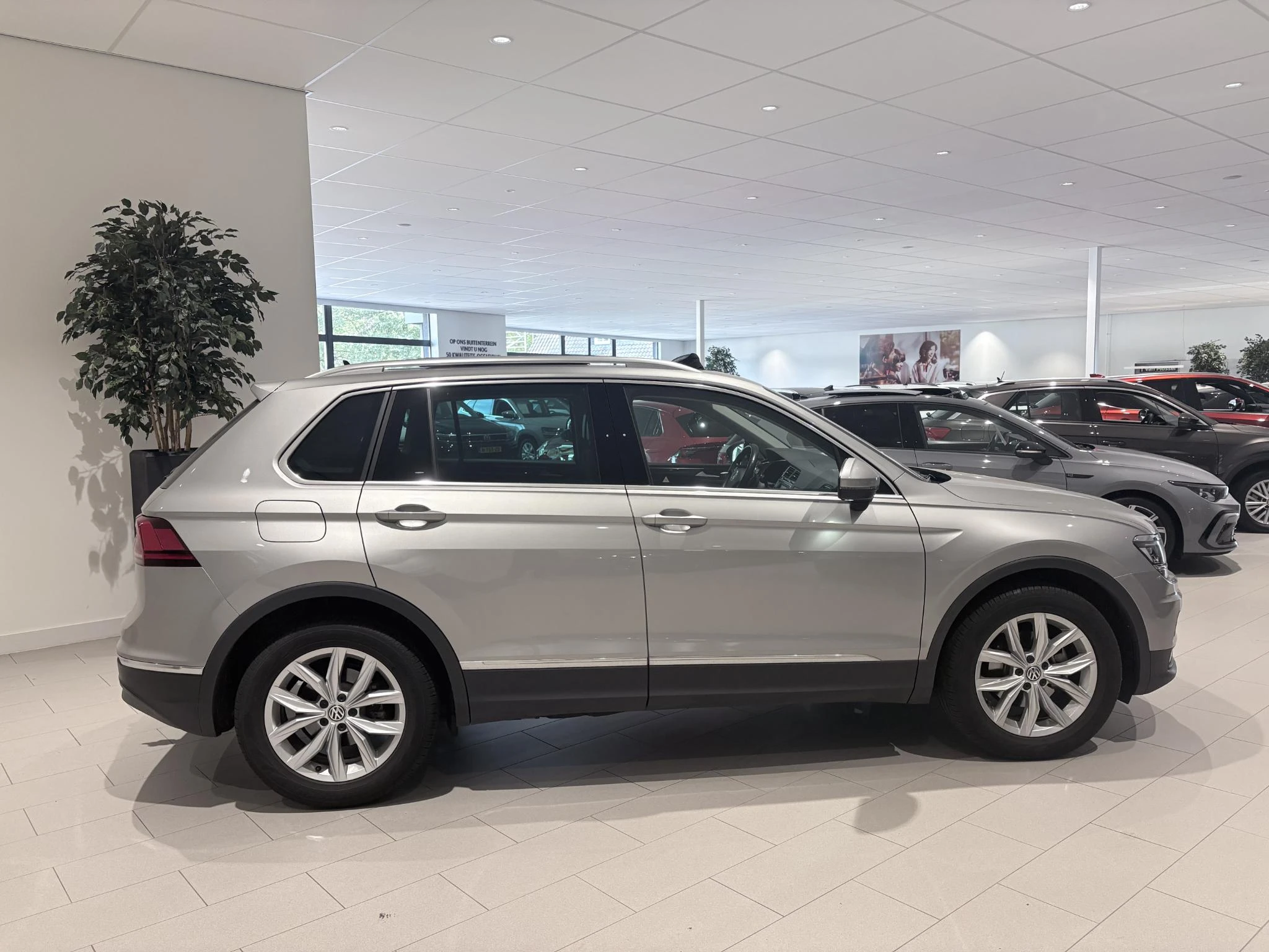 Volkswagen-Tiguan-image-5