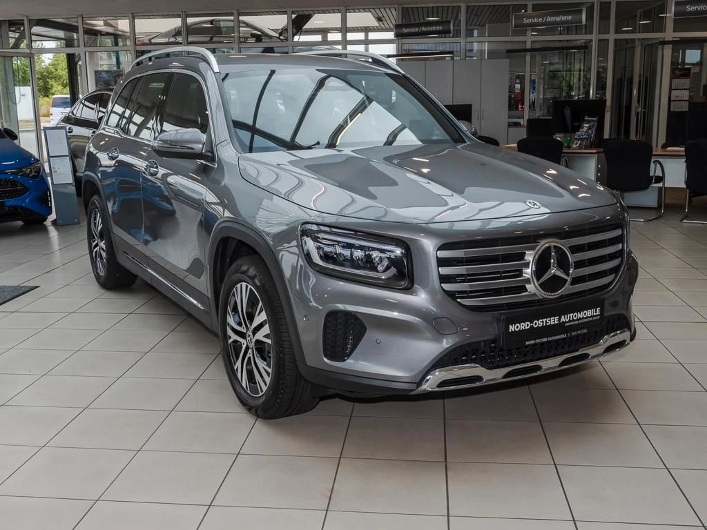 Mercedes-Benz-GLB 200 d-image-4