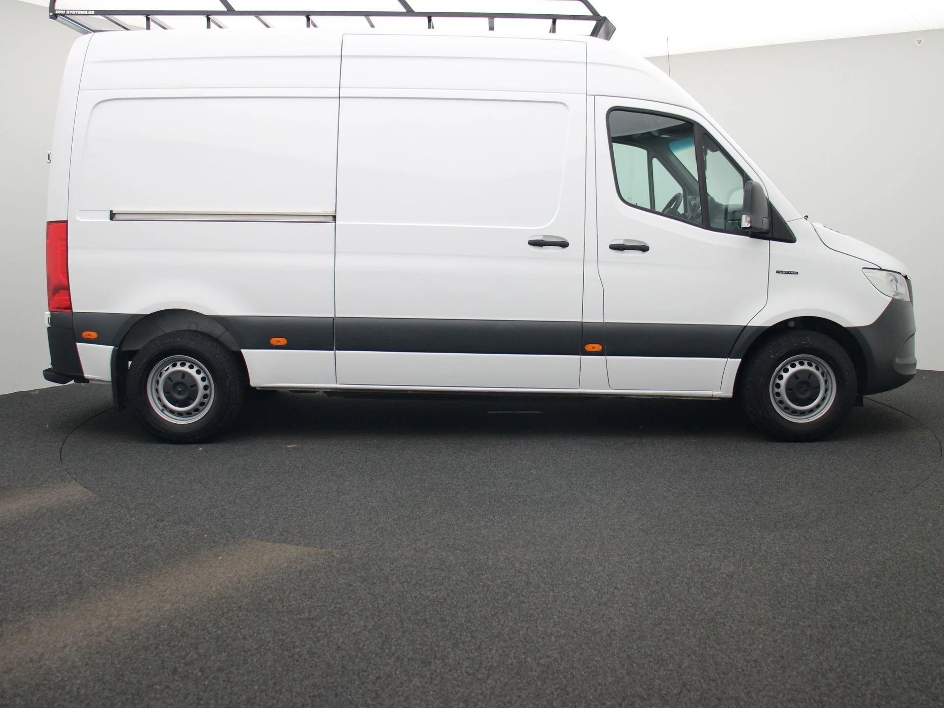Mercedes-Benz-Sprinter-image-5