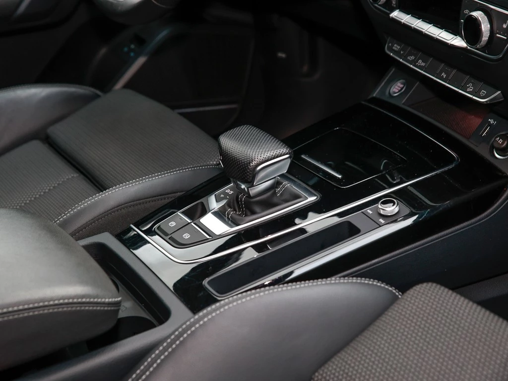 Audi Q5 55 TFSIe S line Matrix AHK B&O Business