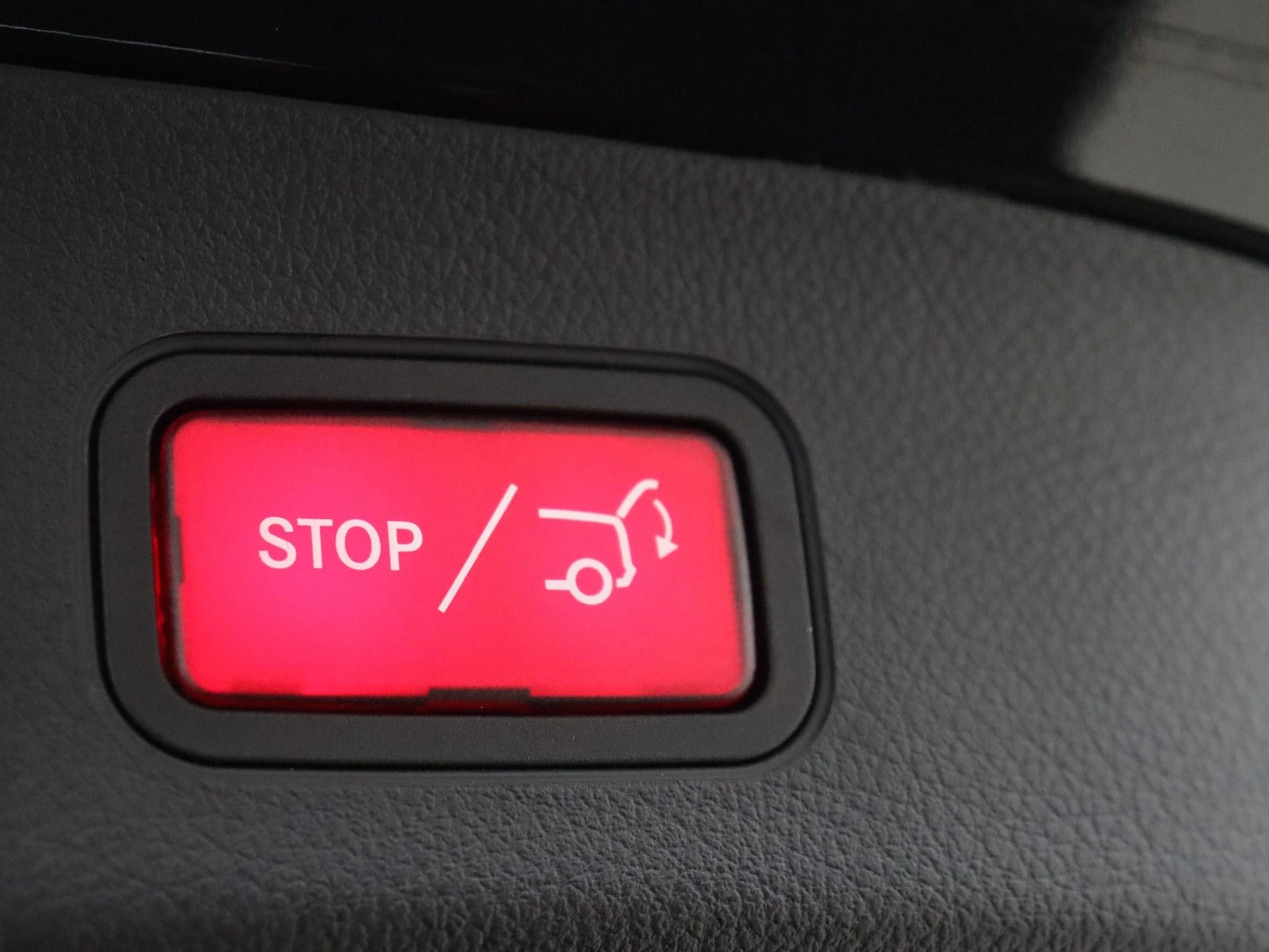 Mercedes-Benz-GLA-image-34