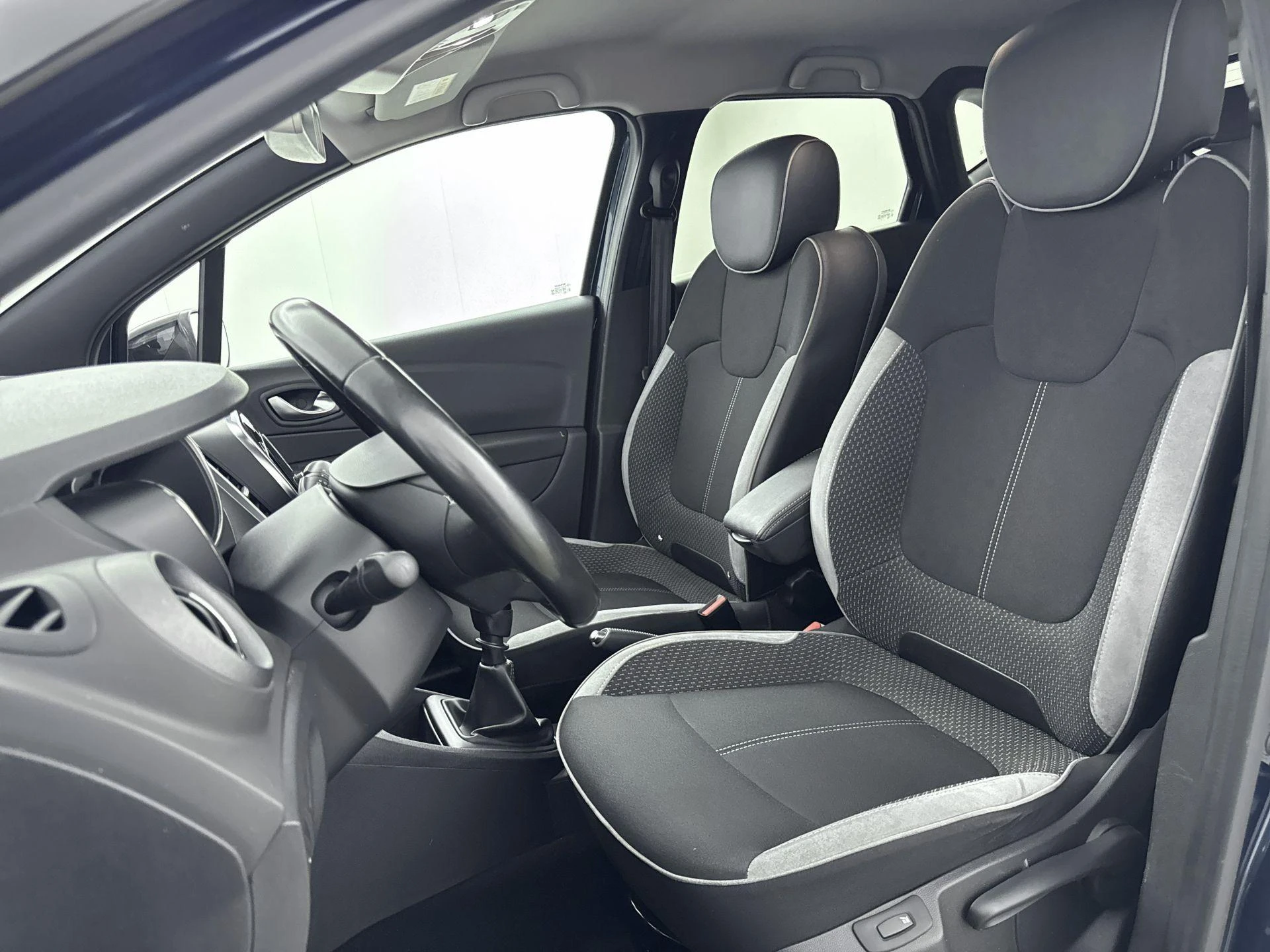 Renault-Captur-image-28