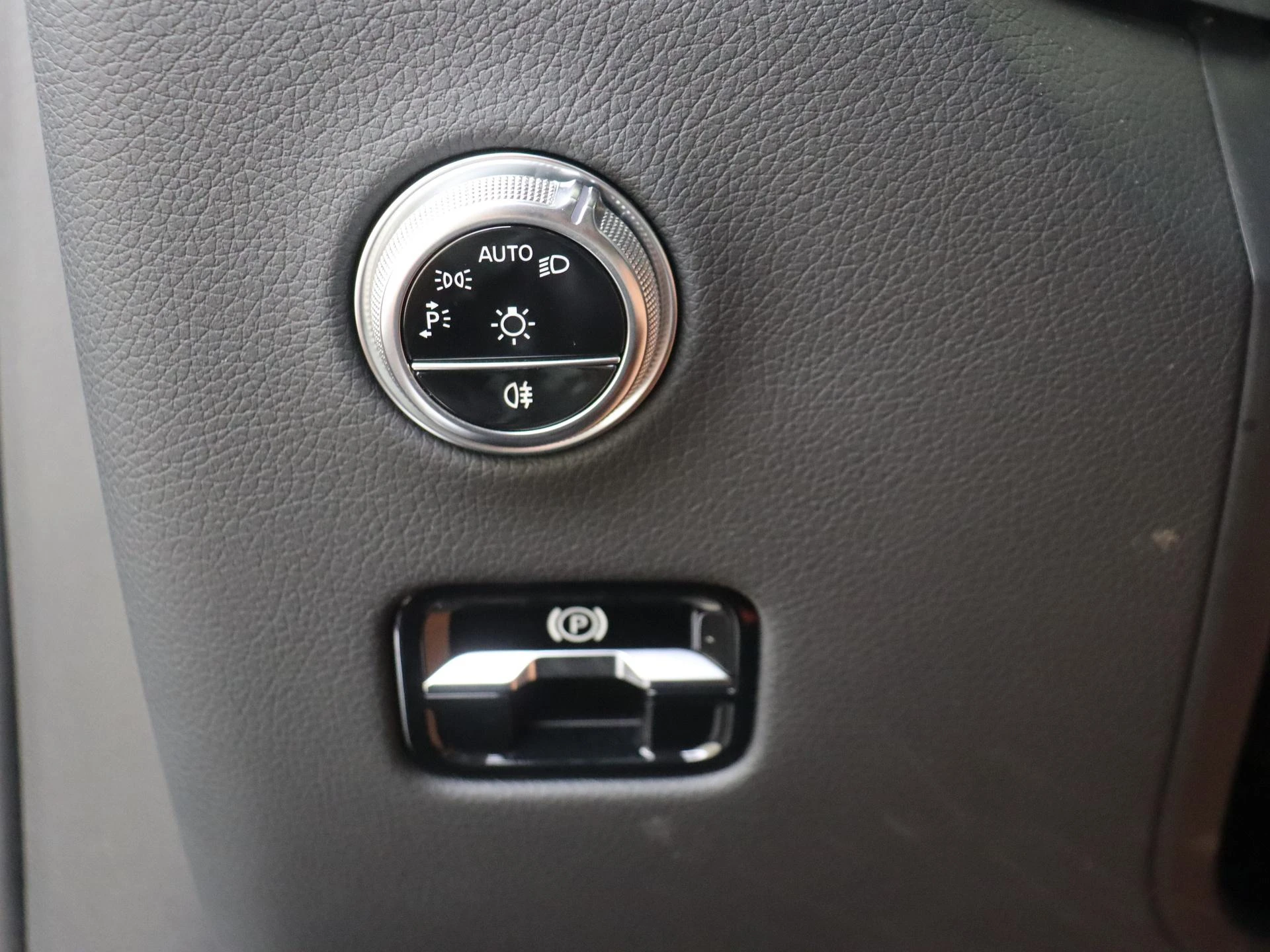 Mercedes-Benz-GLC-image-23