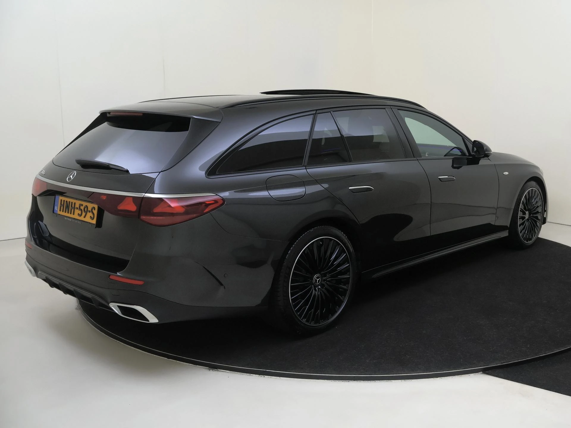 Mercedes-Benz-E-Klasse-image-3