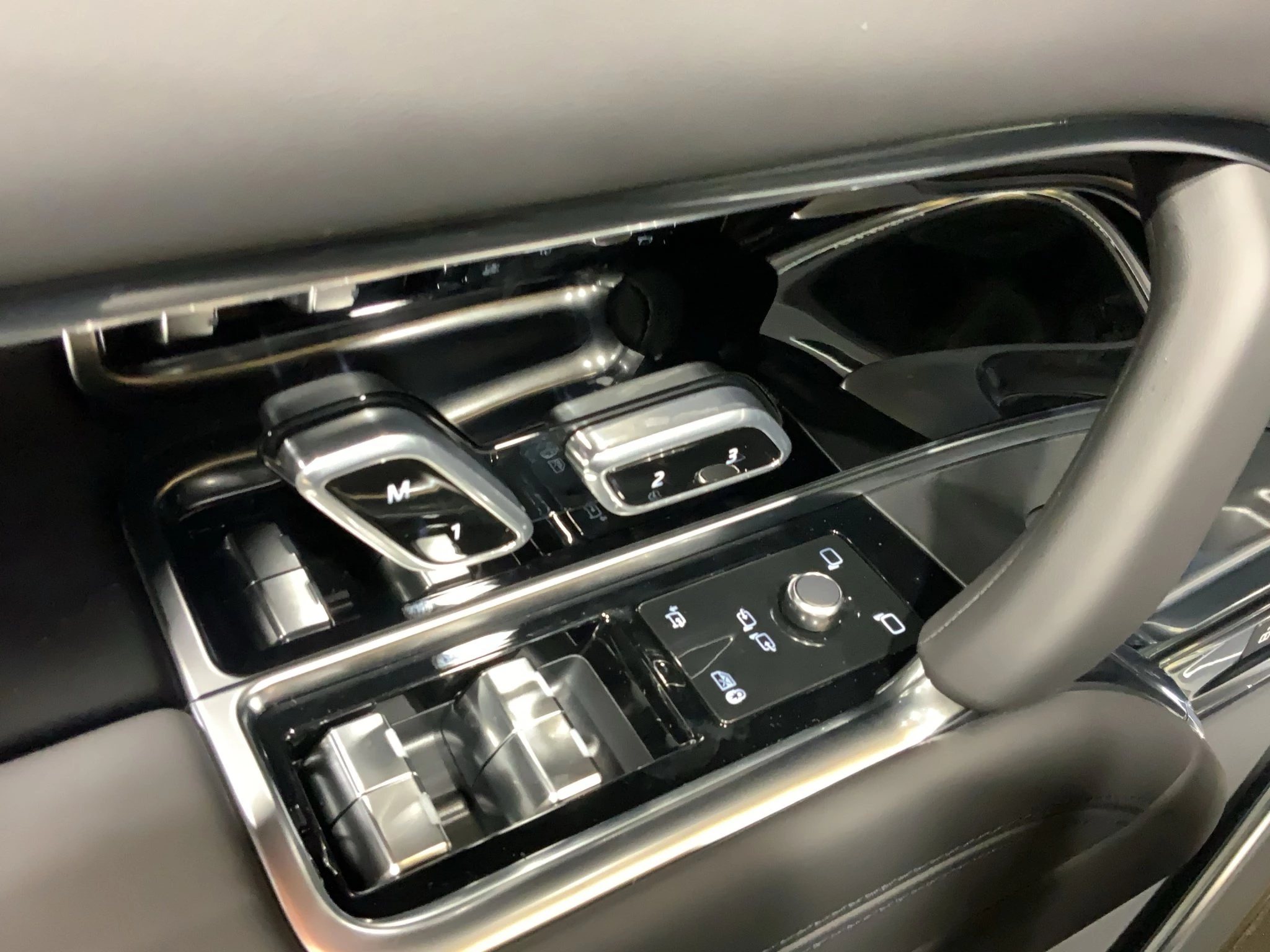 Land Rover-Range Rover-image-16