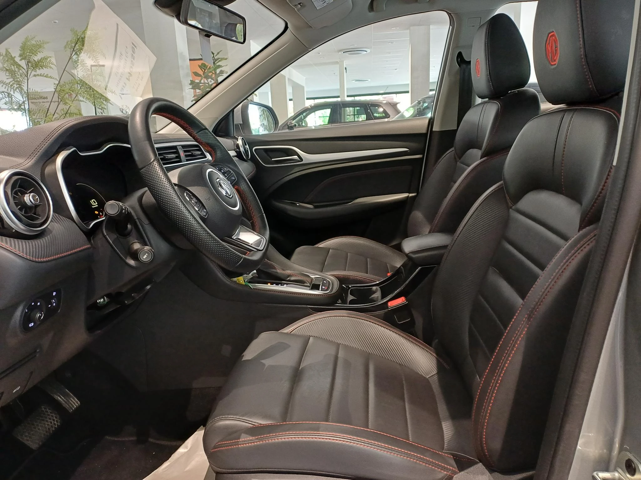 MG ZS Luxury