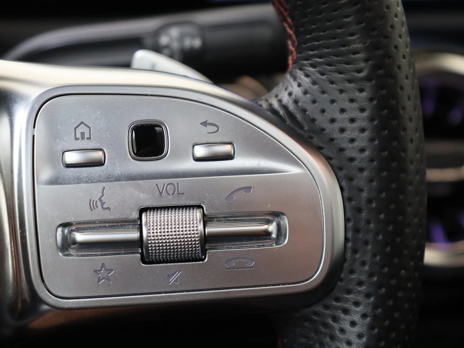 Mercedes-Benz-CLA-image-13