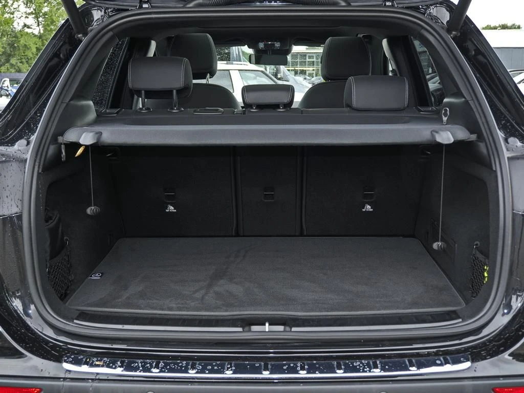 Mercedes-Benz-GLA 200 d-image-15
