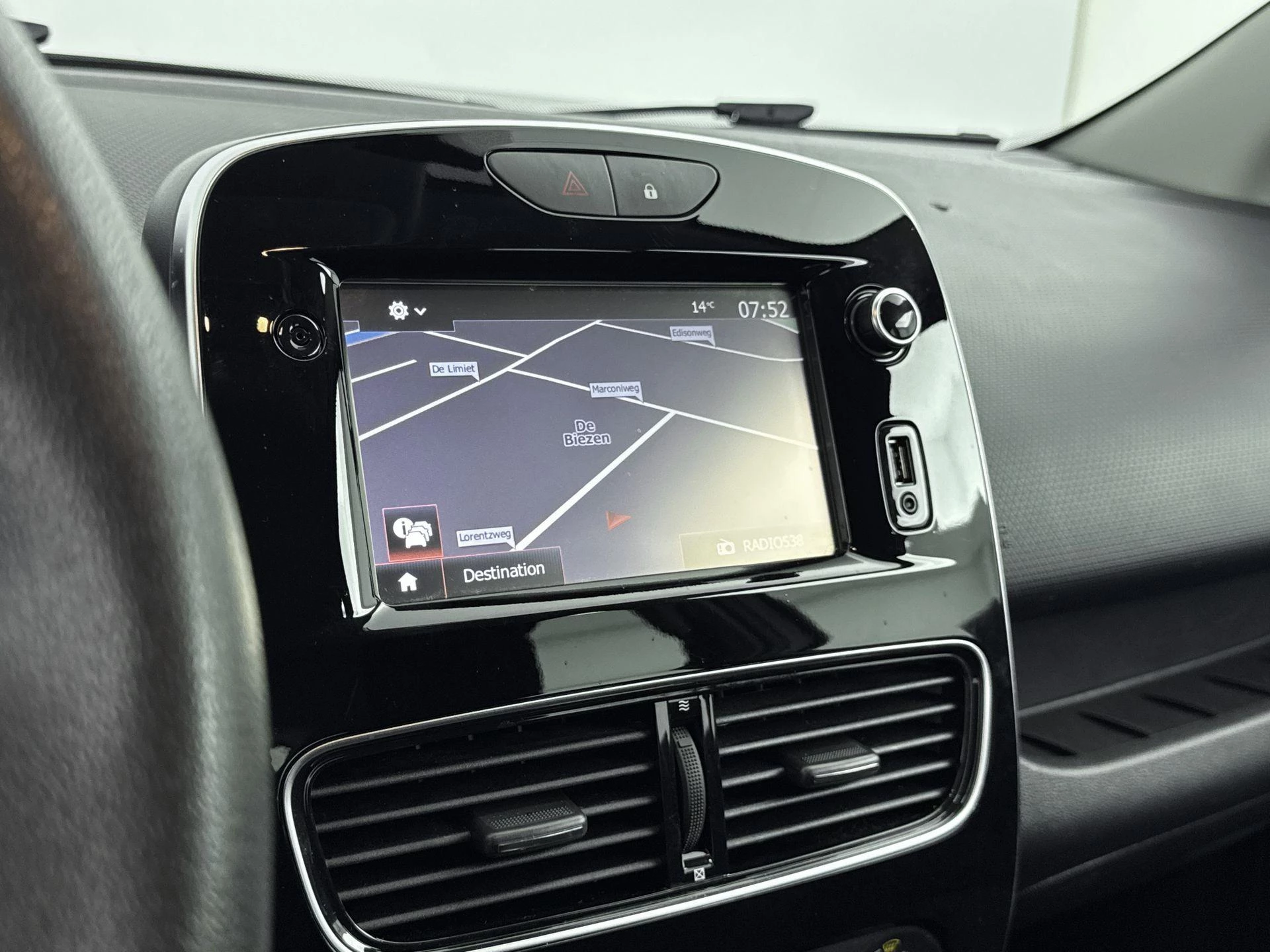Renault-Clio-image-17