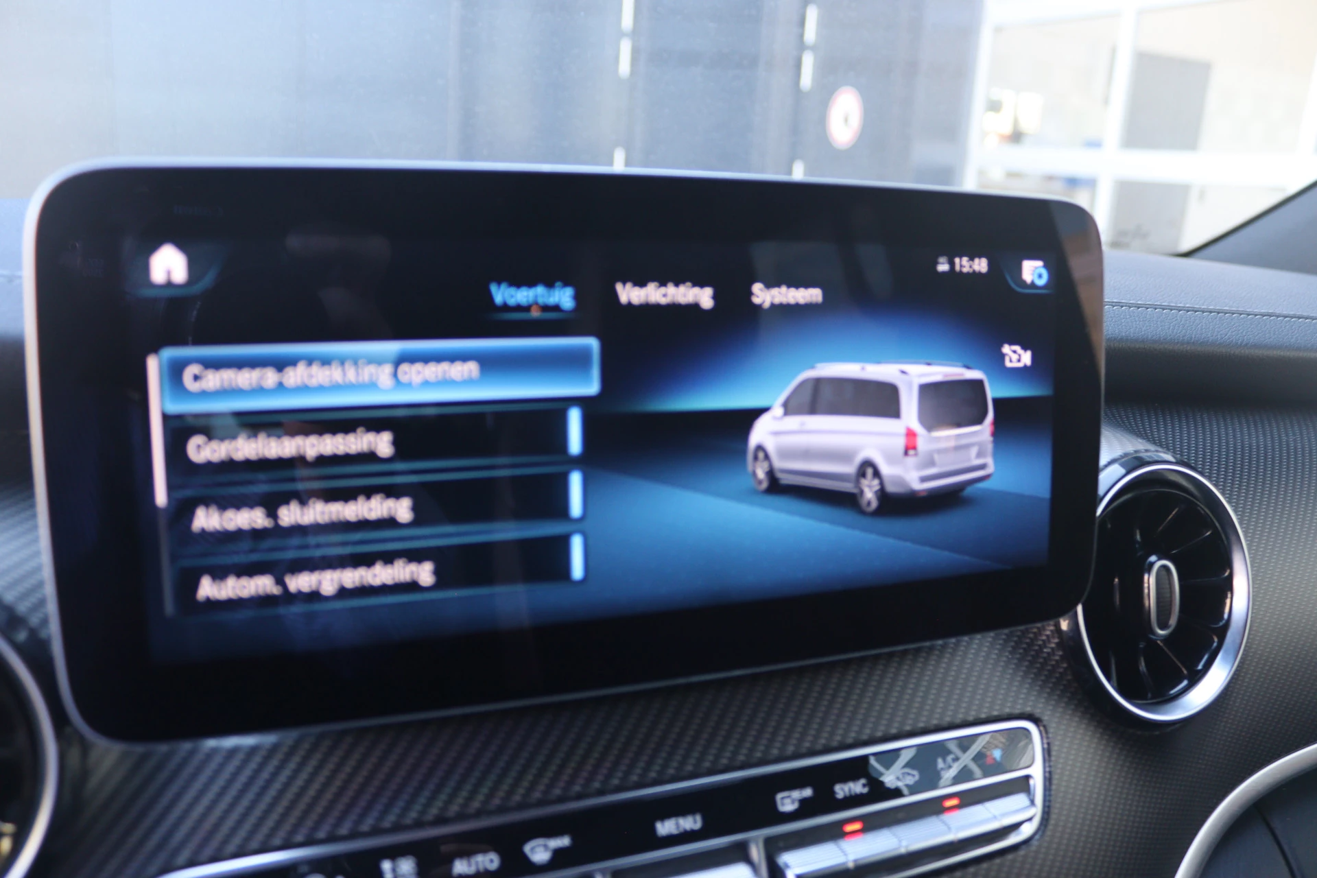 Mercedes-Benz-V-Klasse-image-8