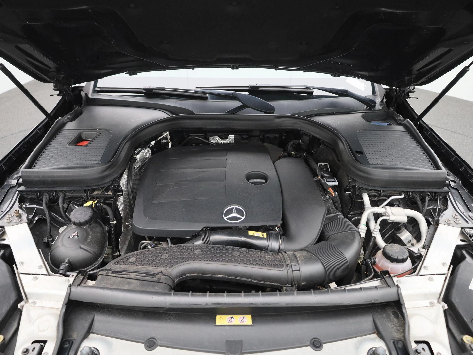 Mercedes-Benz-GLC-image-42