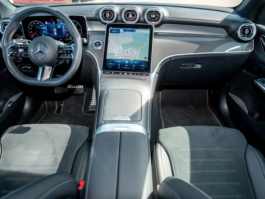 Mercedes-Benz-GLC 300 d-image-13