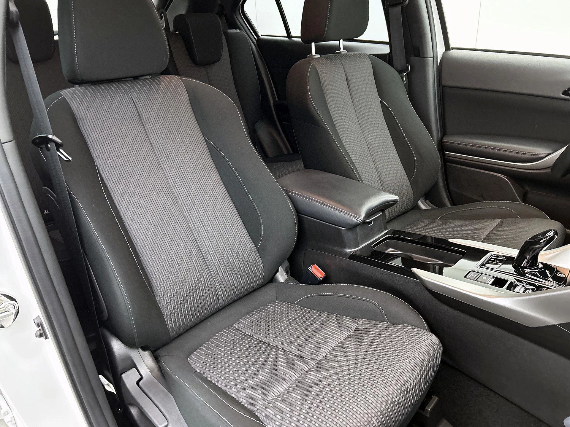 Mitsubishi-Eclipse Cross-image-30