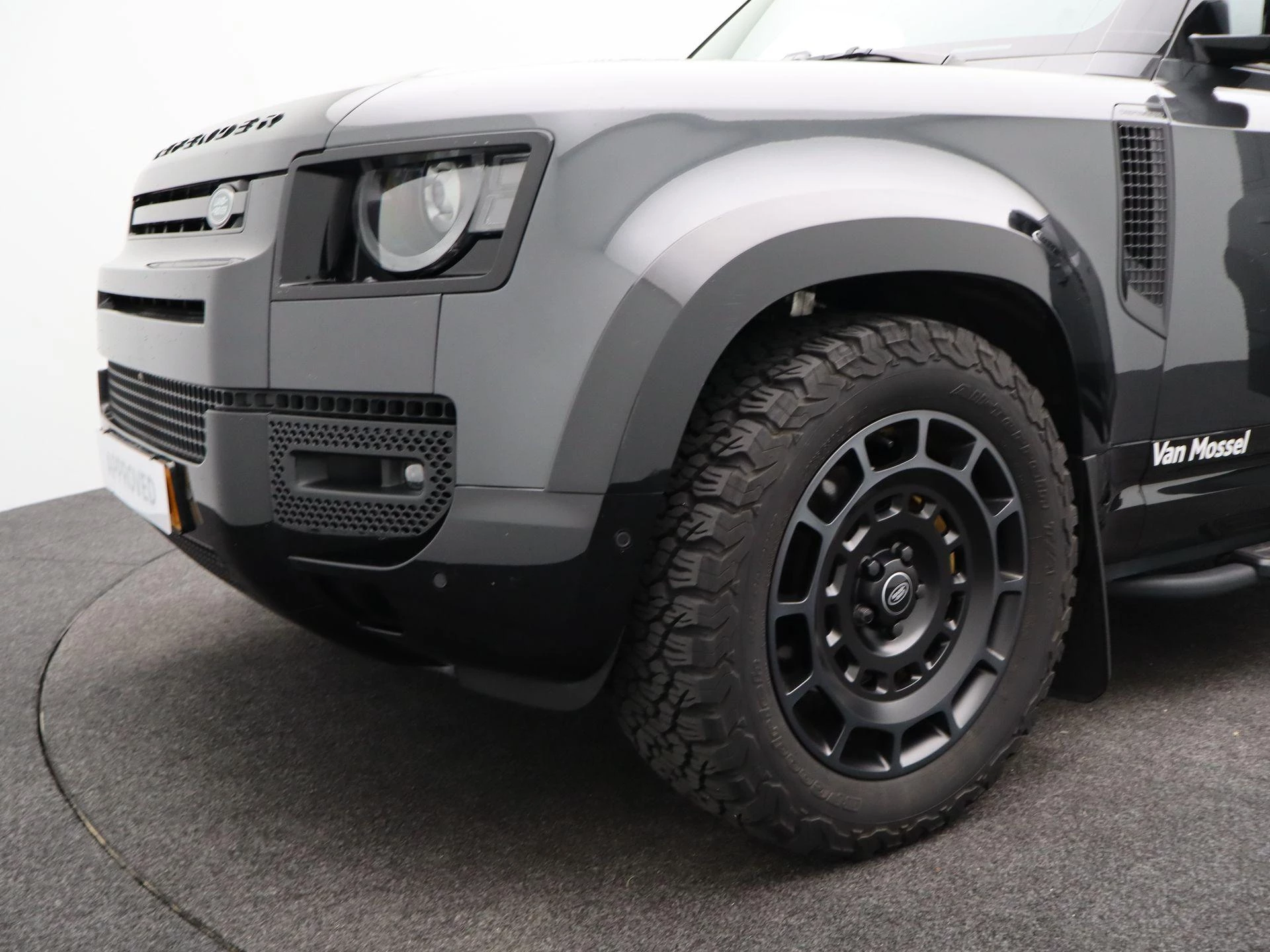 Land Rover-Defender-image-40