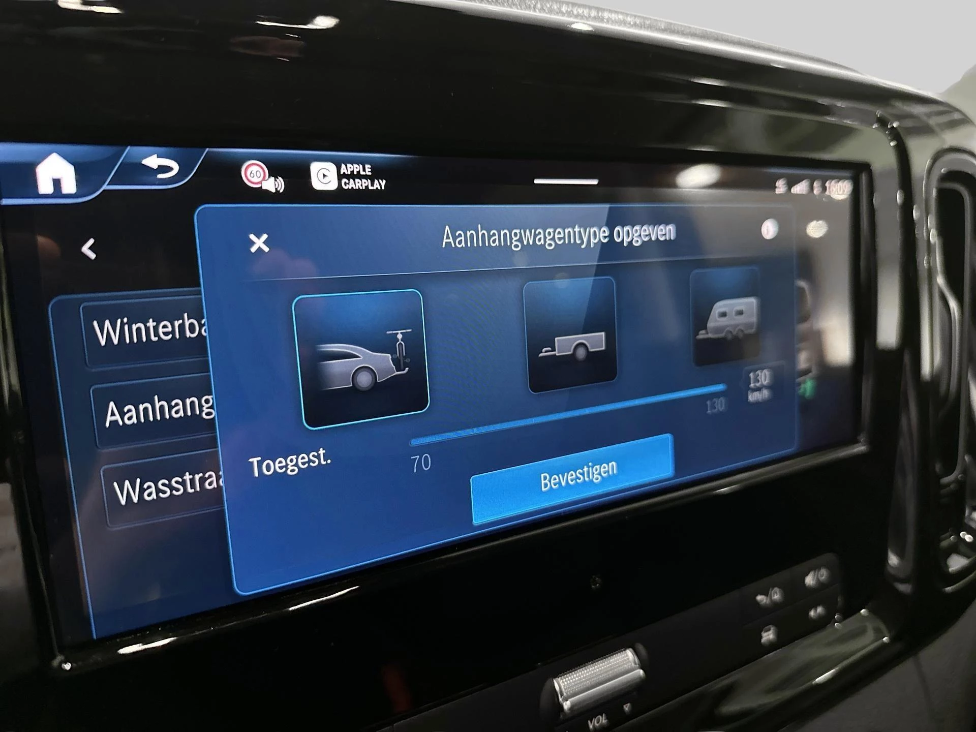 Mercedes-Benz-Vito-image-17