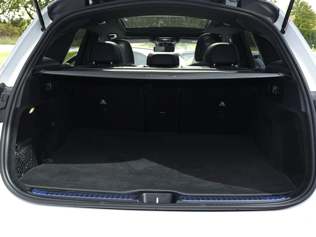 Mercedes-Benz-GLC 220 d-image-13