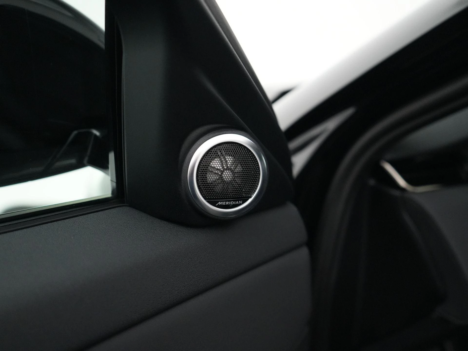 Land Rover-Range Rover Evoque-image-32