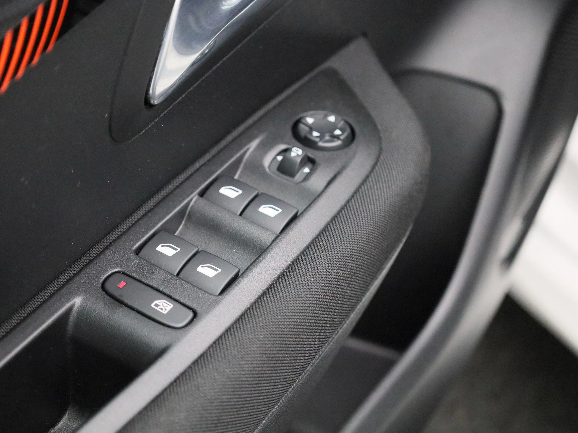 Peugeot-208-image-23