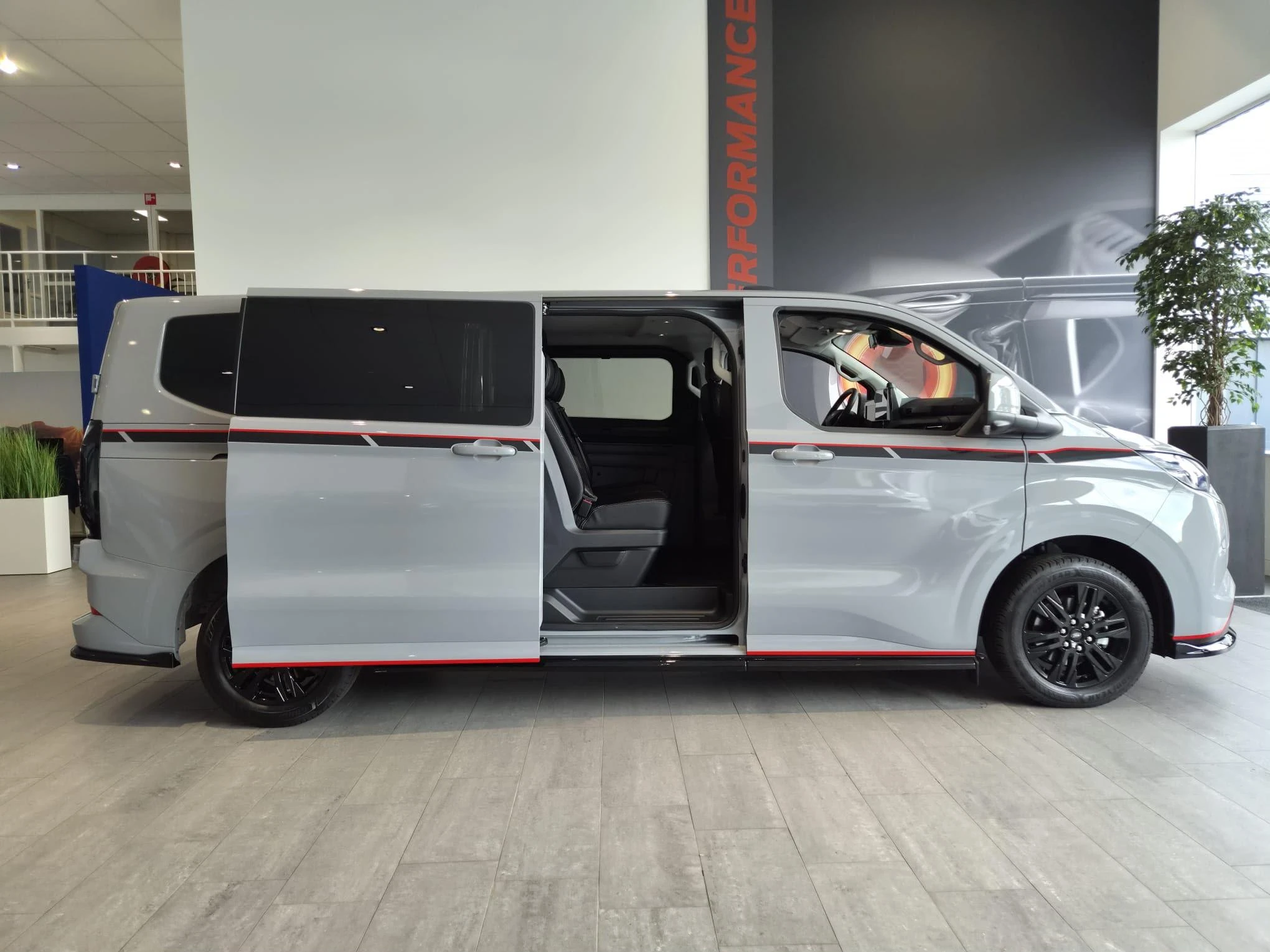 Ford-Transit Custom-image-3