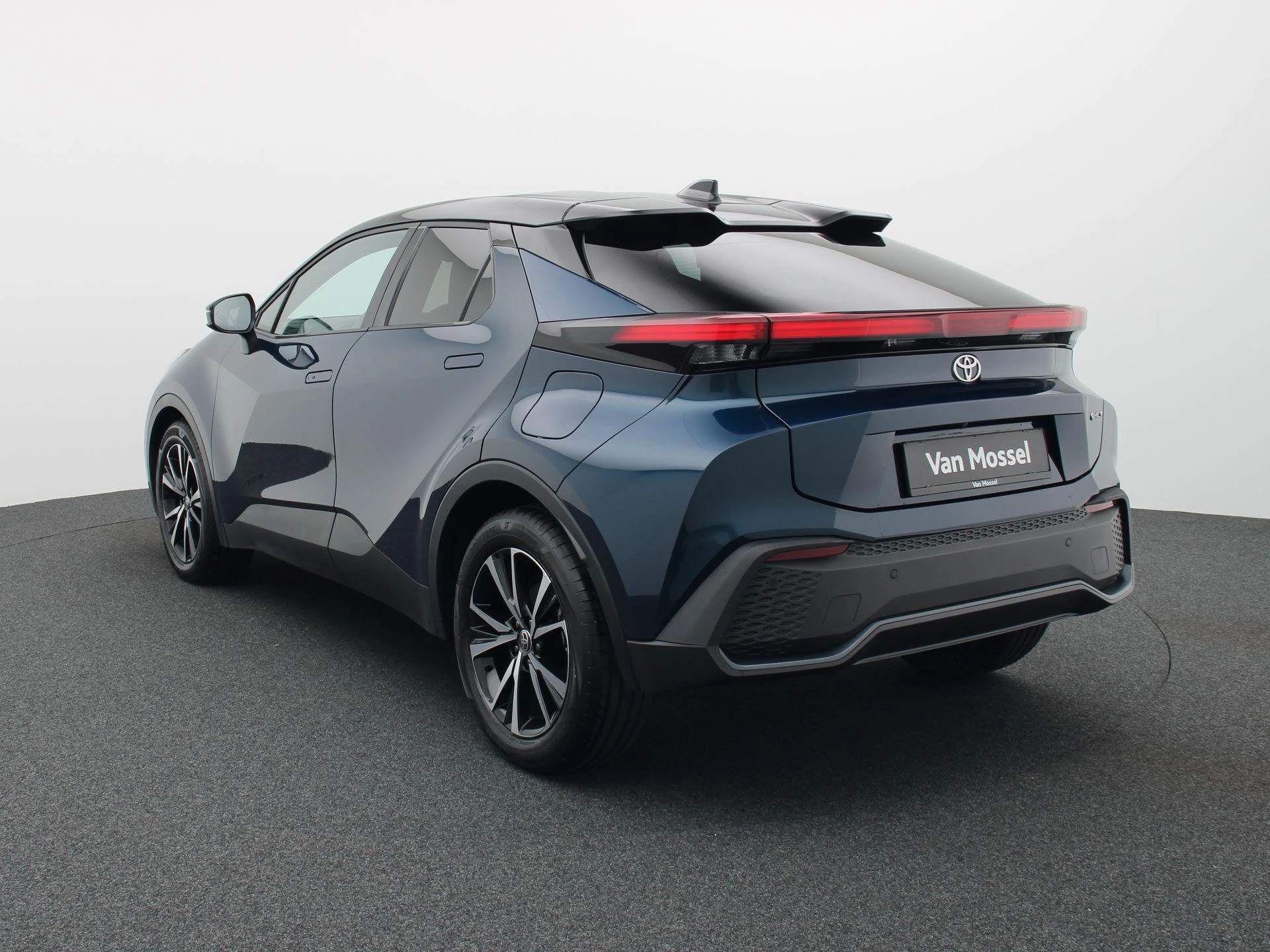 Toyota-C-HR-image-1