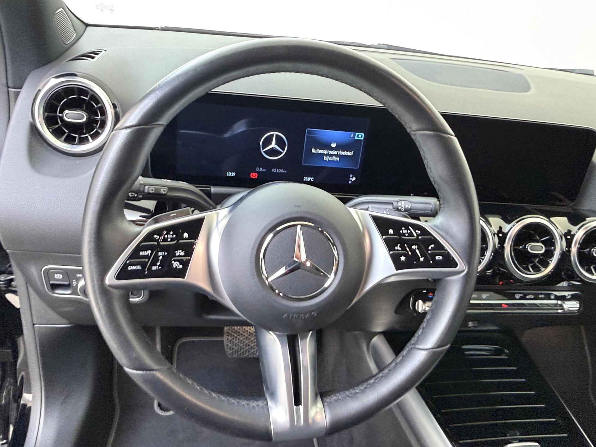 Mercedes-Benz-GLA-image-9