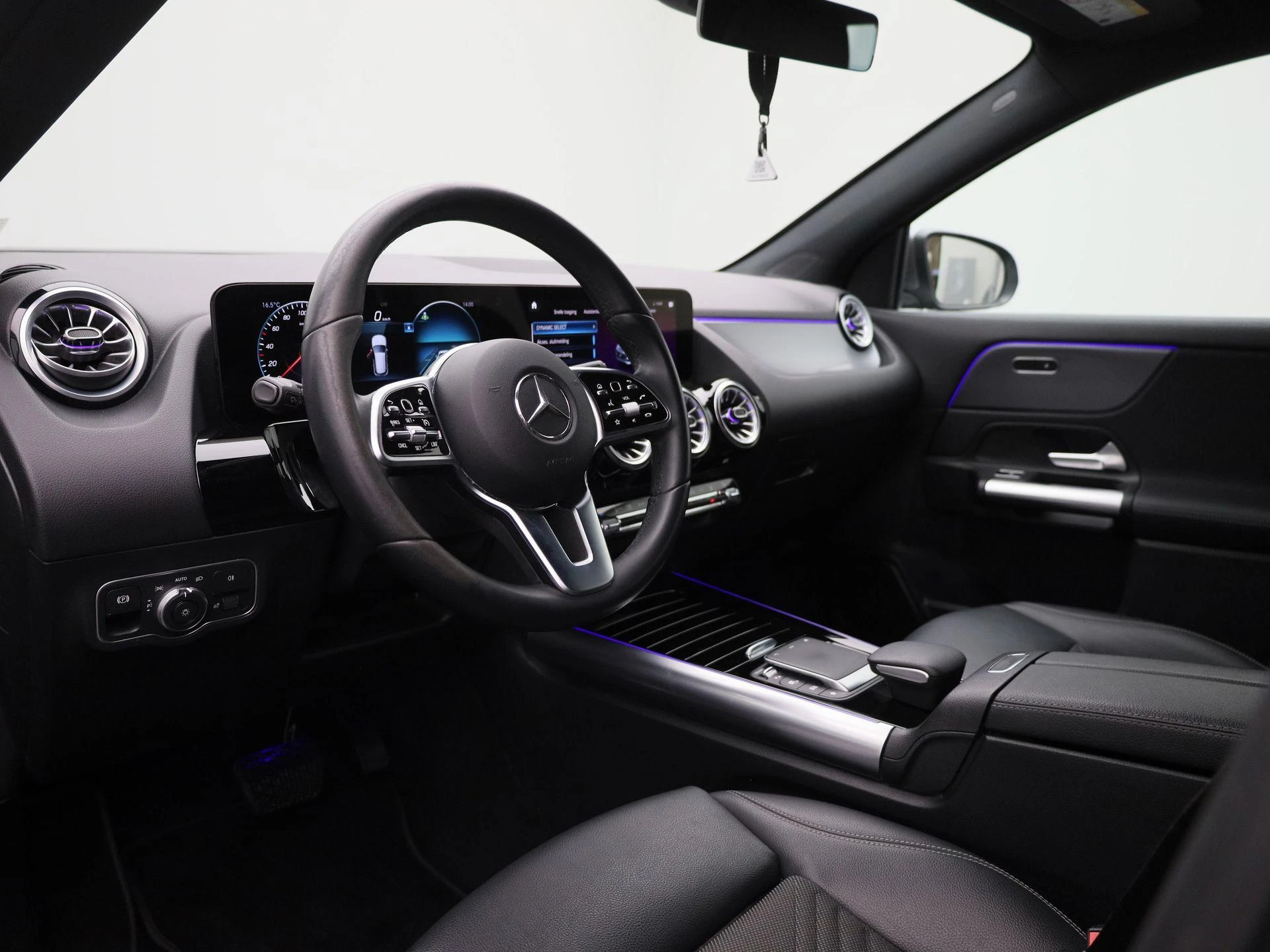 Mercedes-Benz-EQA-image-34