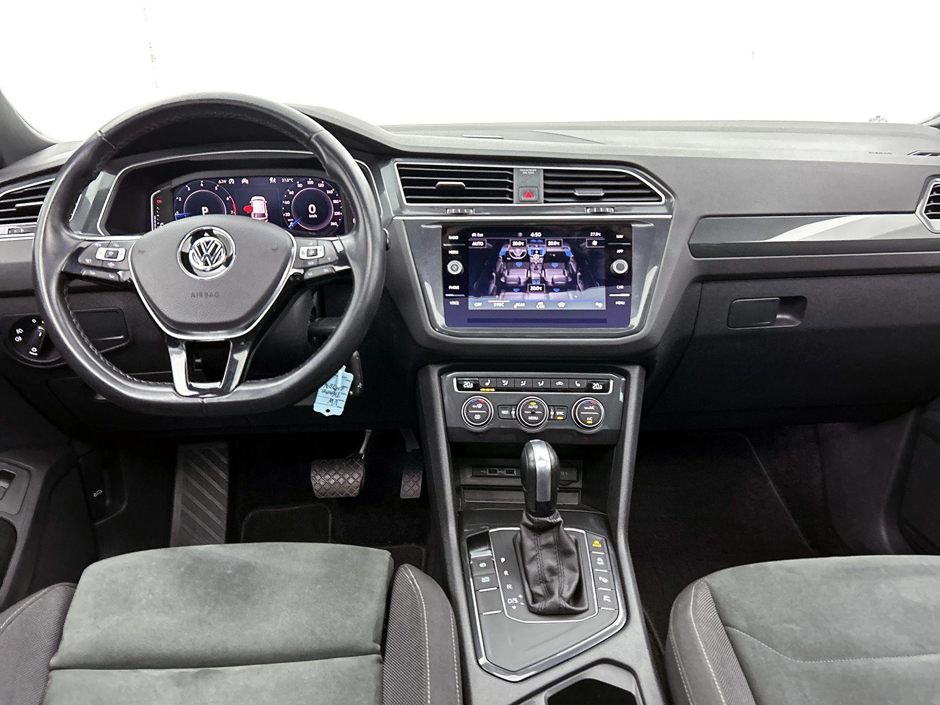 Volkswagen-Tiguan-image-25