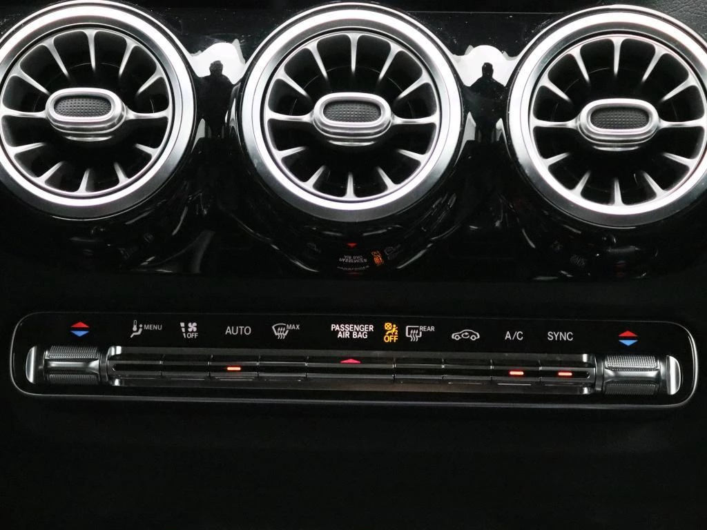 Mercedes-Benz-GLA-image-9