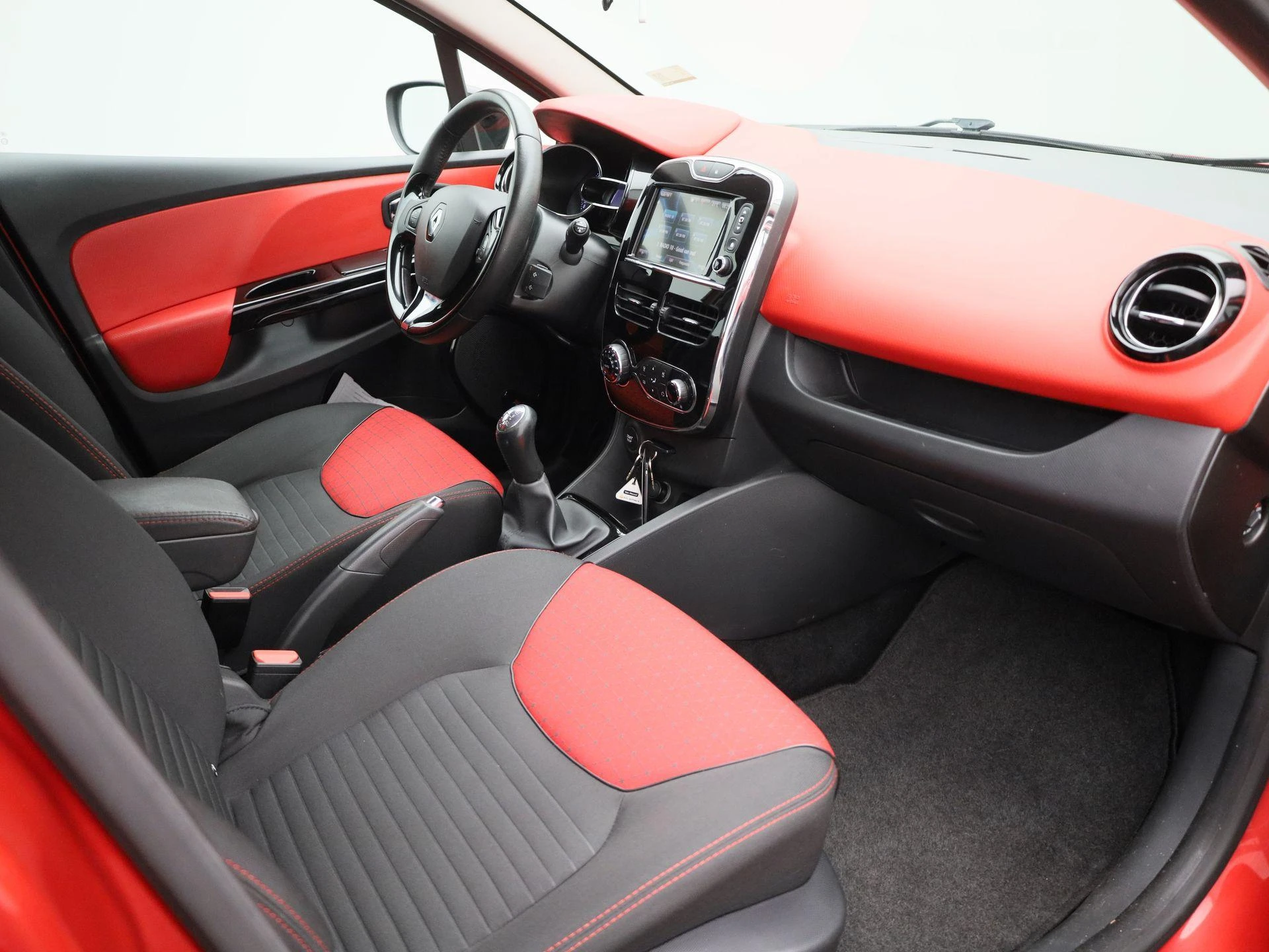 Renault-Clio-image-32