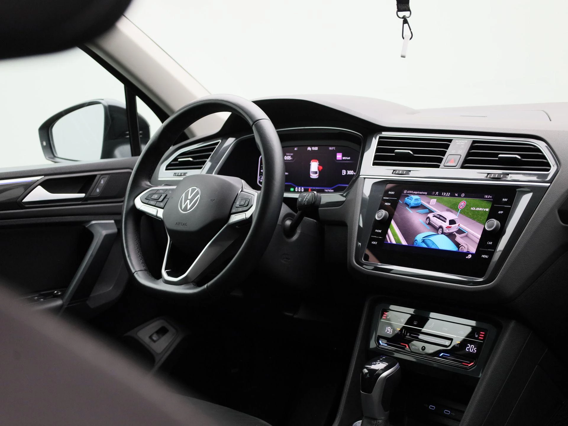 Volkswagen-Tiguan-image-34