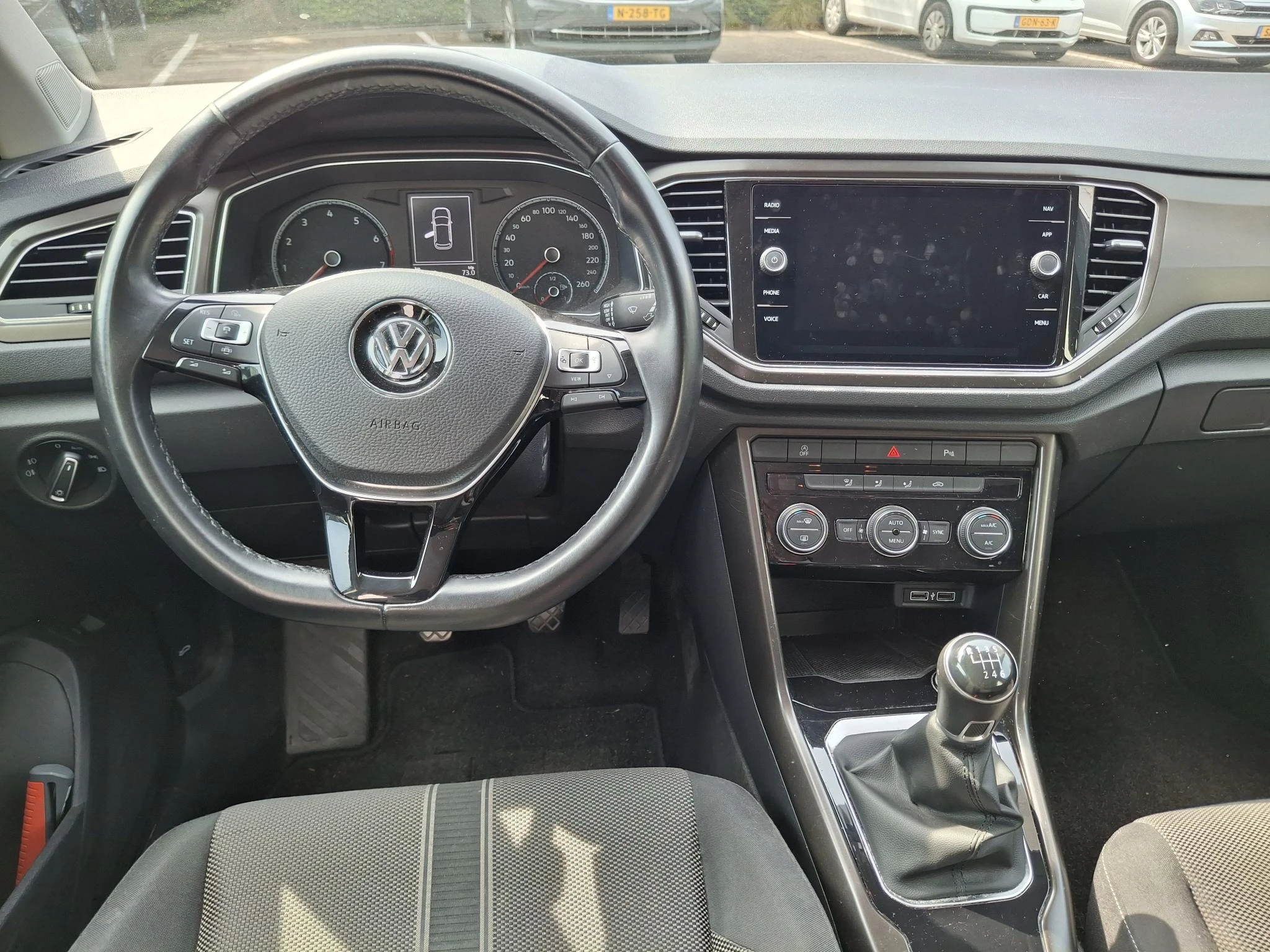 Volkswagen-T-Roc-image-7