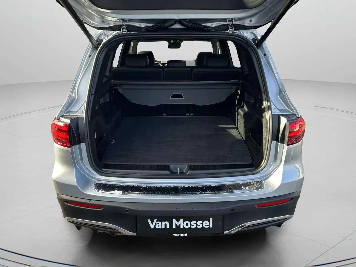 Mercedes-Benz-EQB-image-22