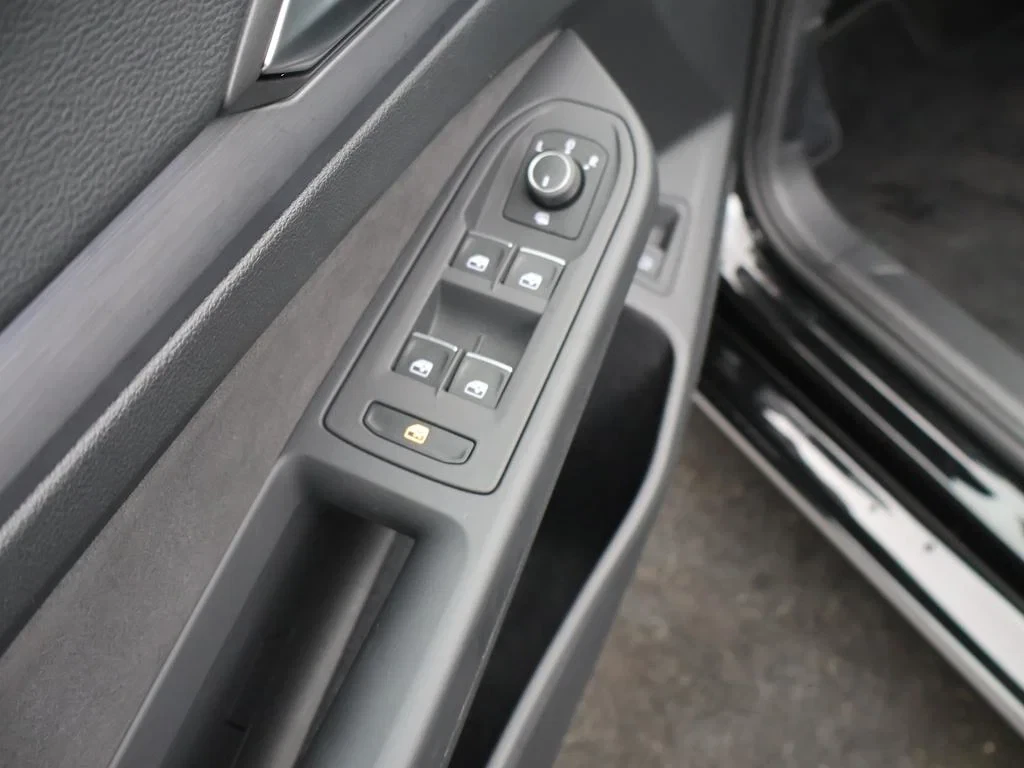 Volkswagen-Golf-image-20