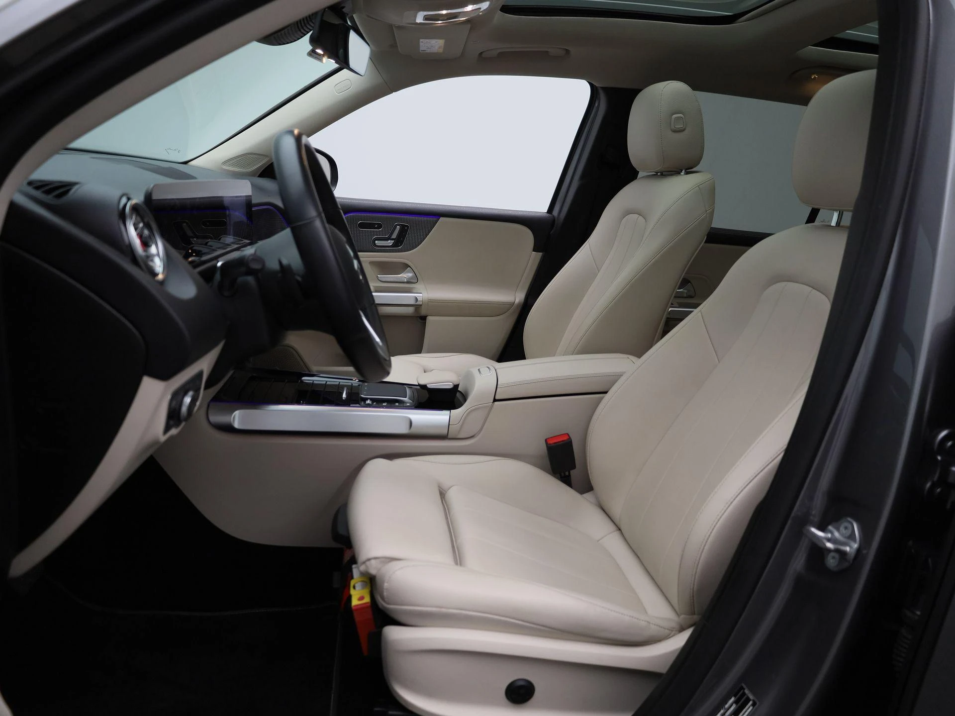 Mercedes-Benz-GLB-image-9