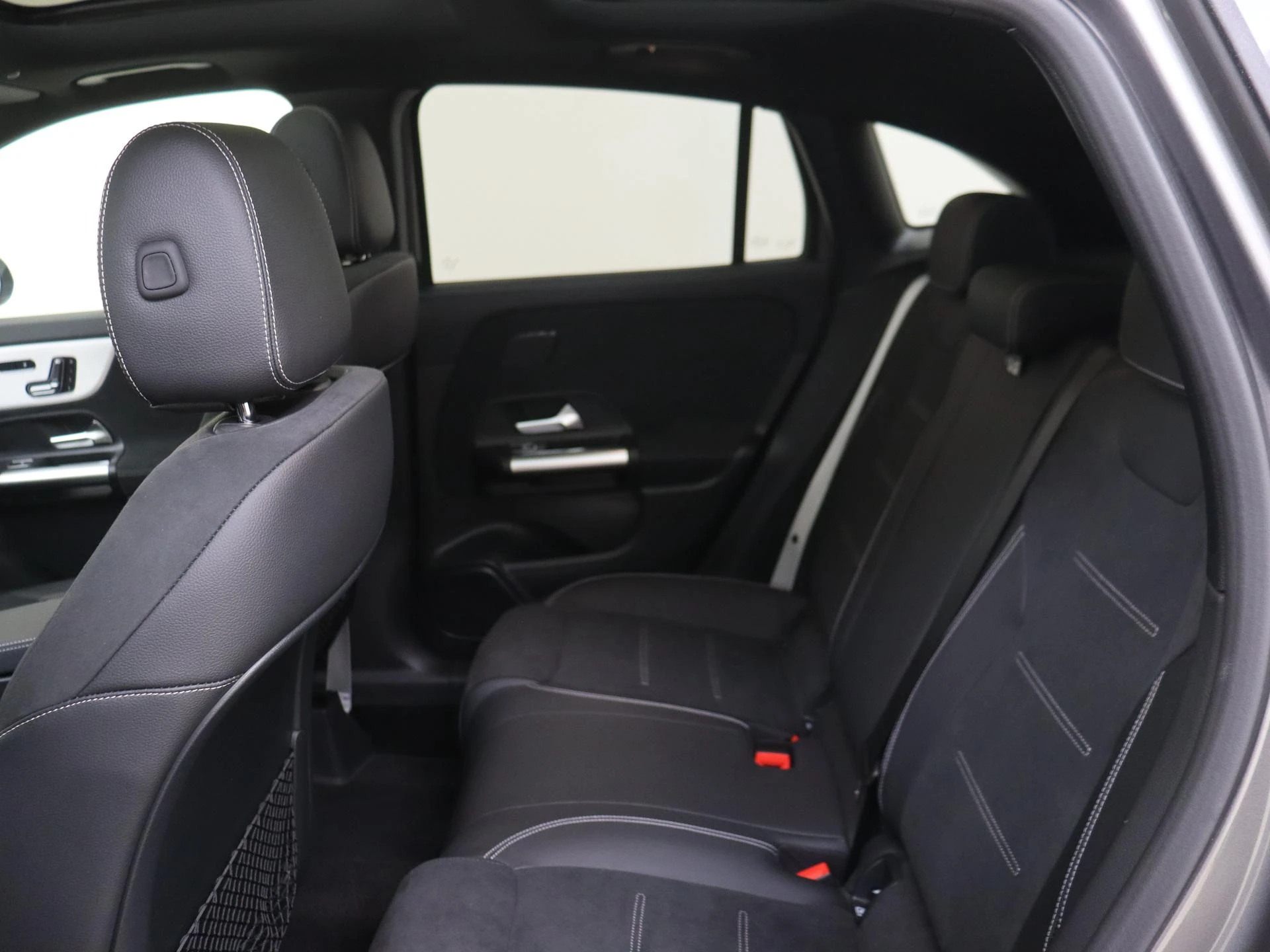 Mercedes-Benz-GLA-image-15