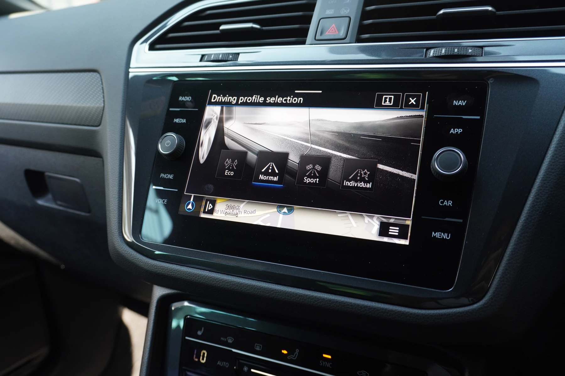 Volkswagen-Tiguan-image-36