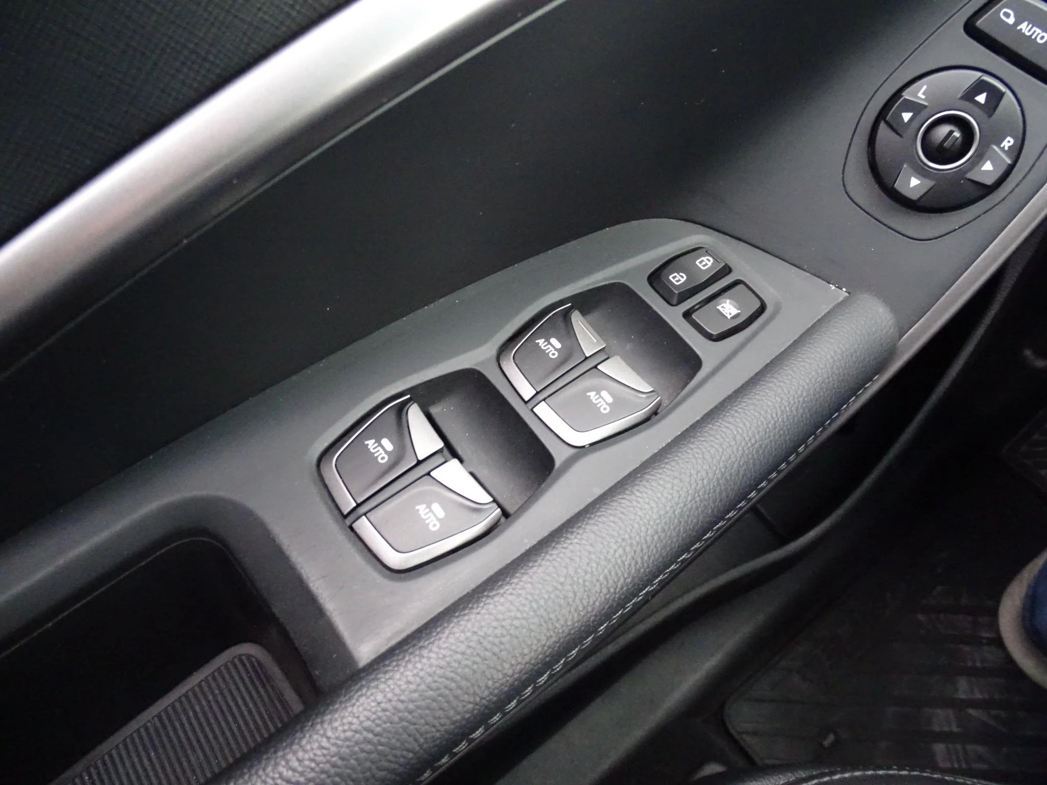 Hyundai-Santa Fe-image-22