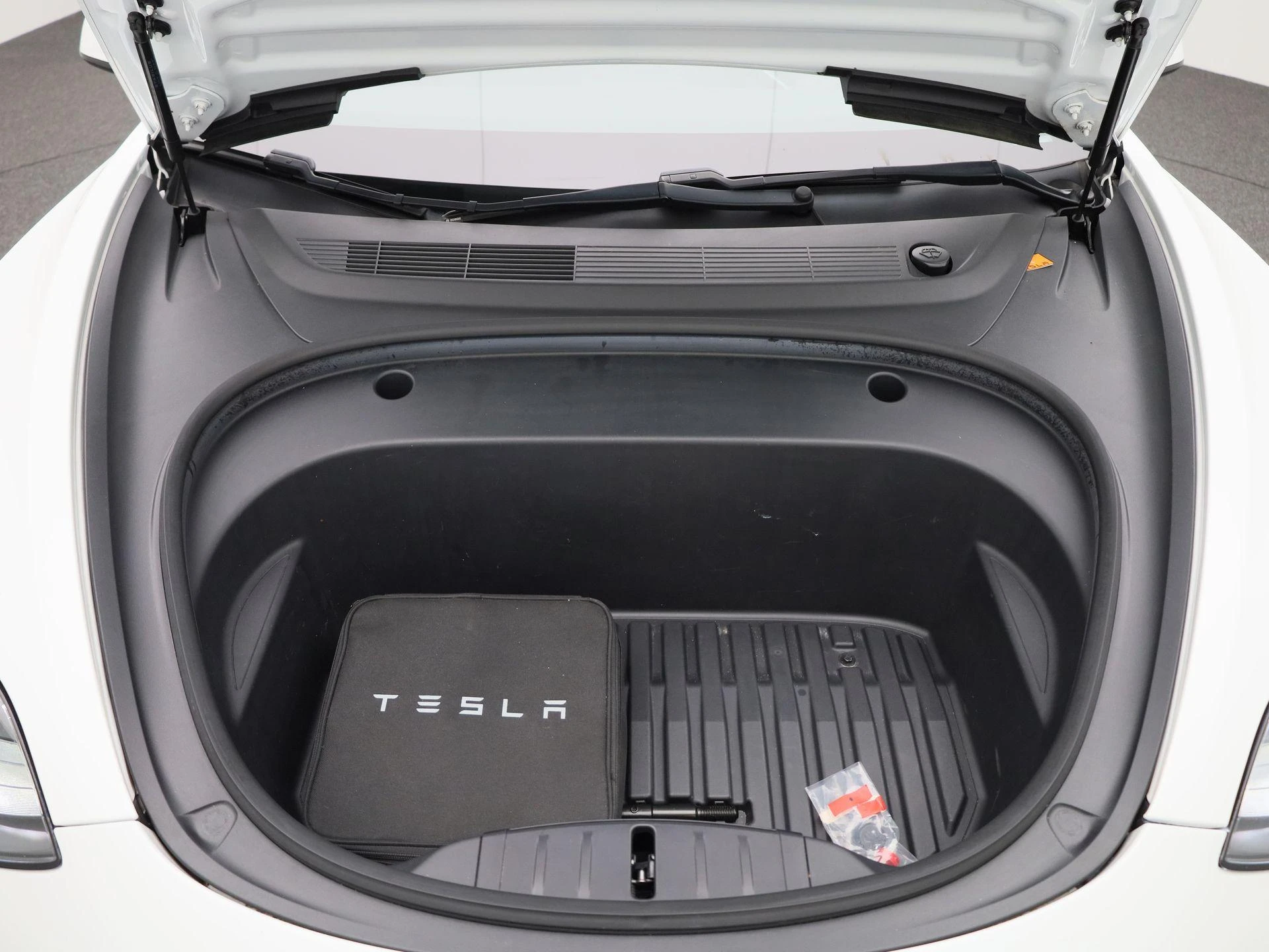 Tesla-Model 3-image-37