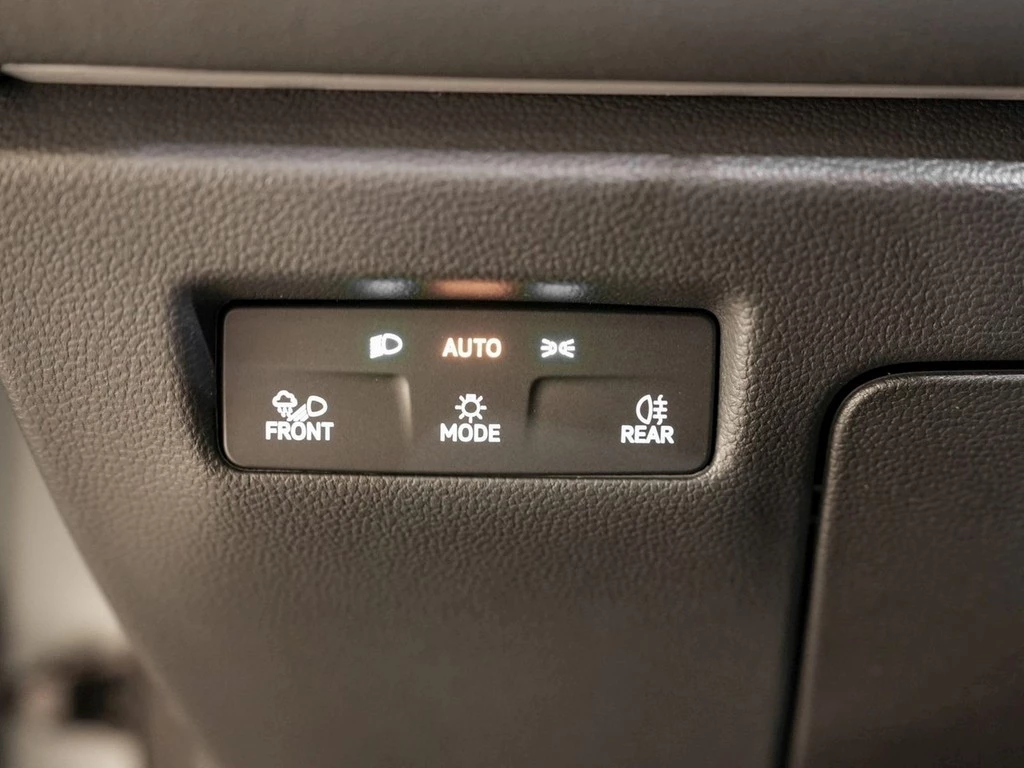 Volkswagen Passat 1,5 l eHybrid DSG Elegance AHK WR PANO