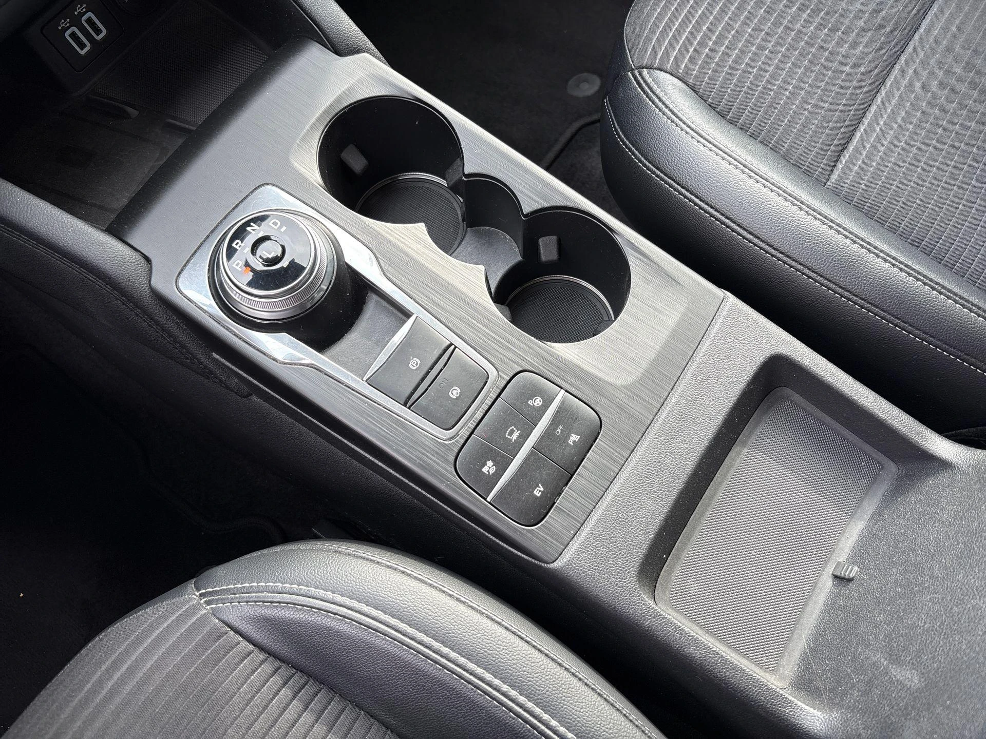 Ford-Kuga-image-28