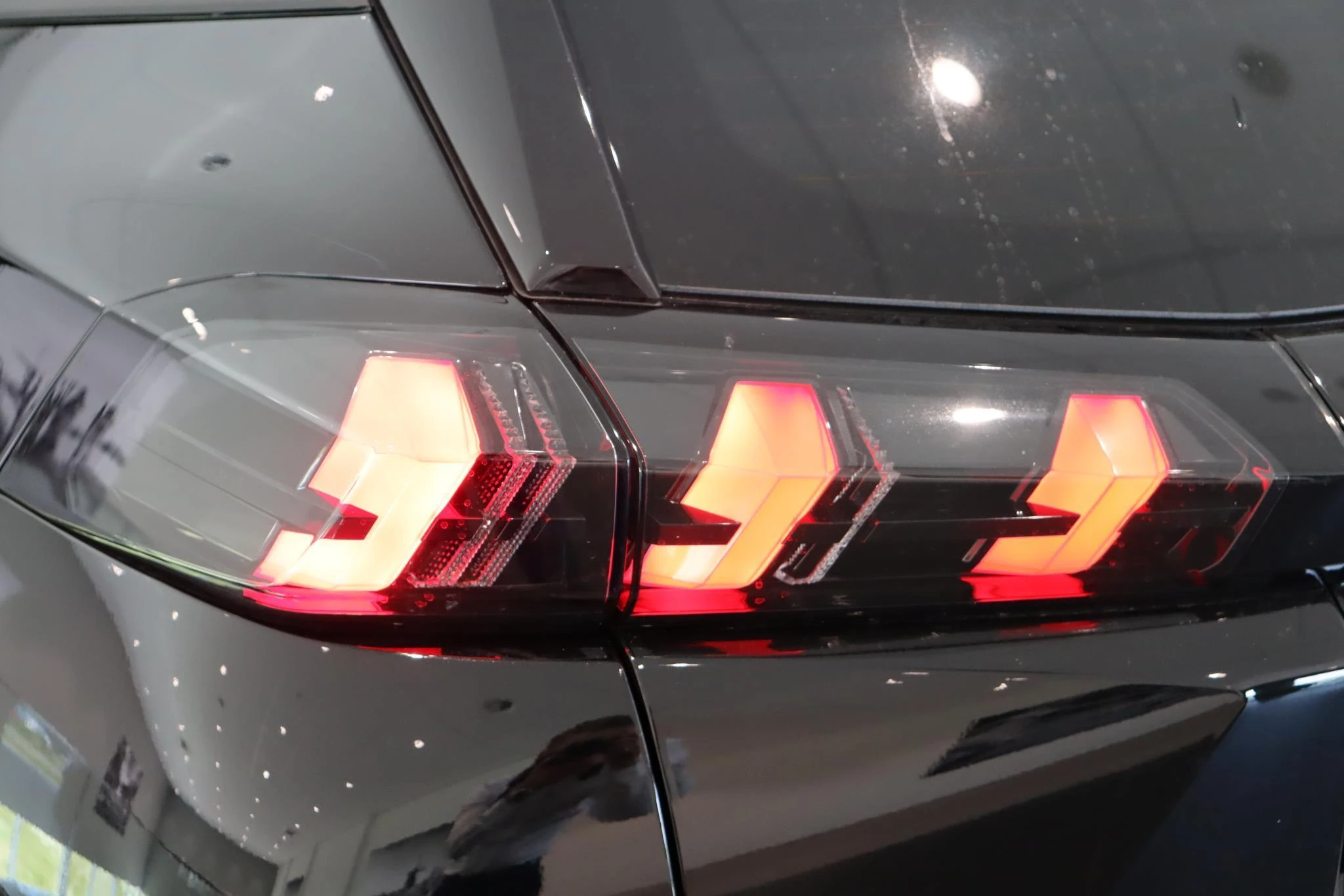 Peugeot-e-2008-image-14