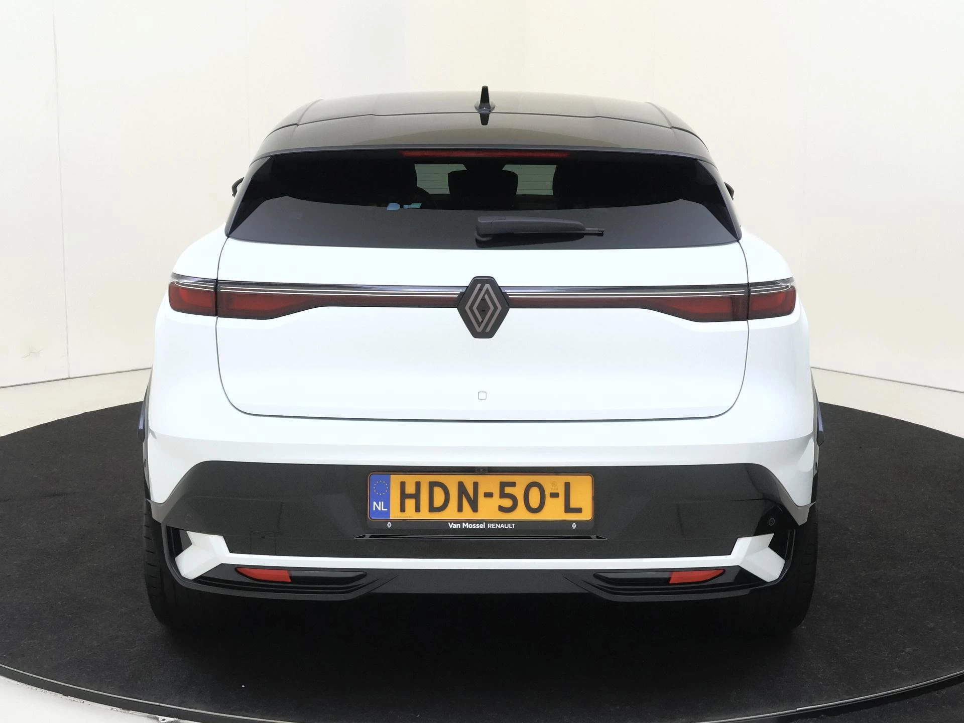 Renault-Megane E-Tech-image-6