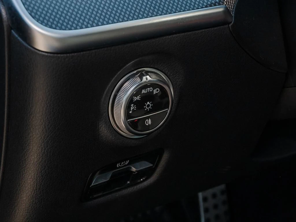 Mercedes-Benz-C-Klasse 300 d-image-14