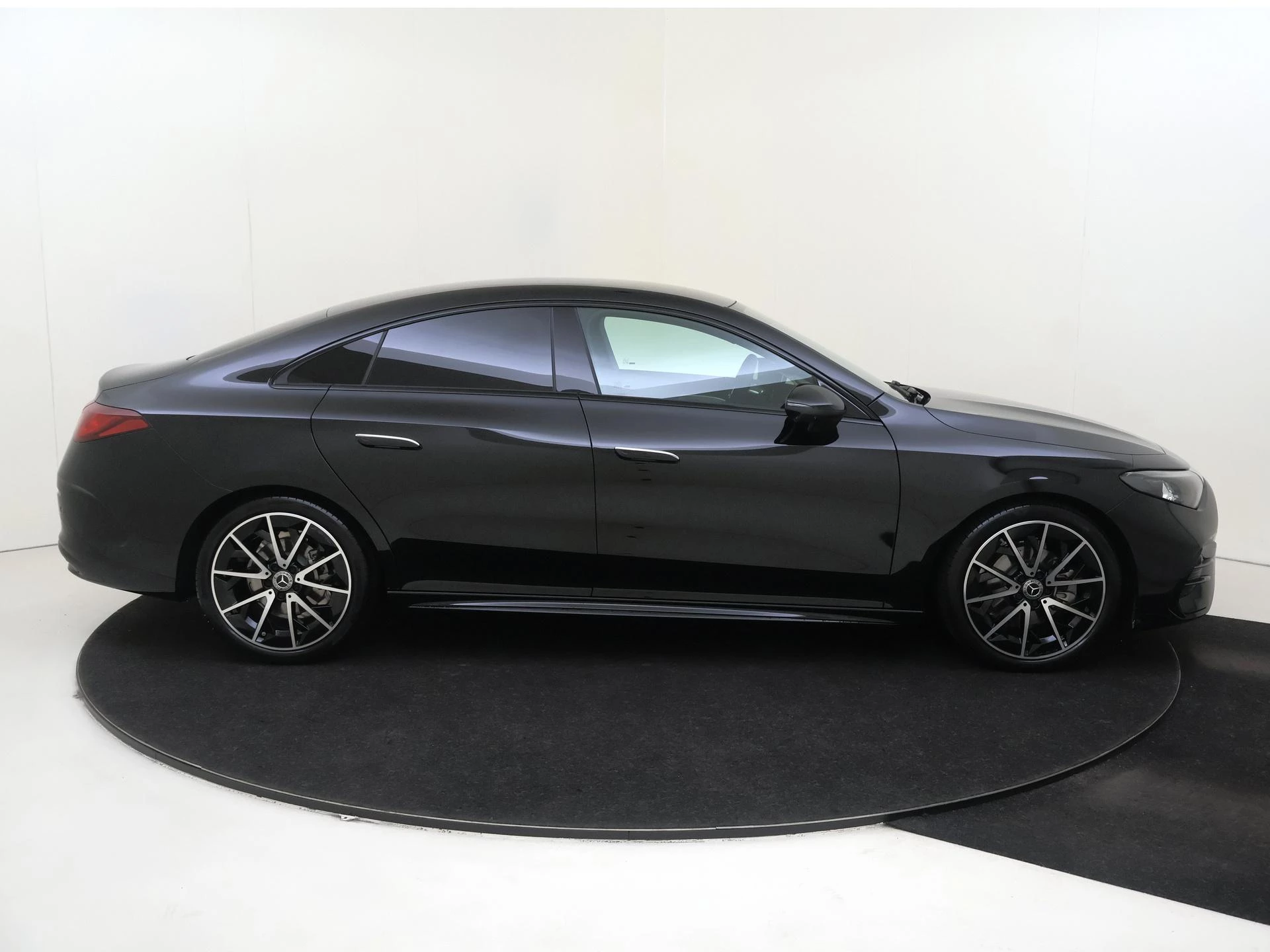 Mercedes-Benz-CLA-image-8